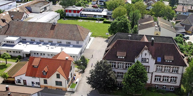 Das Gelnde mit Schule, Kindergarten u...geheim Kern der Ortszentrum-Planungen.  | Foto: Steinfelder