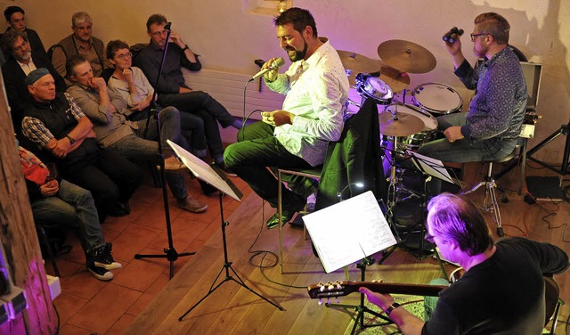 Jazz in der Zunftscheuer mit einem bestens aufgelegten Trio Saudade Nova  | Foto: Hans-Peter Mller