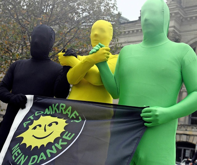 Atomkraftgegner demonstrieren in Berlin  | Foto: dpa