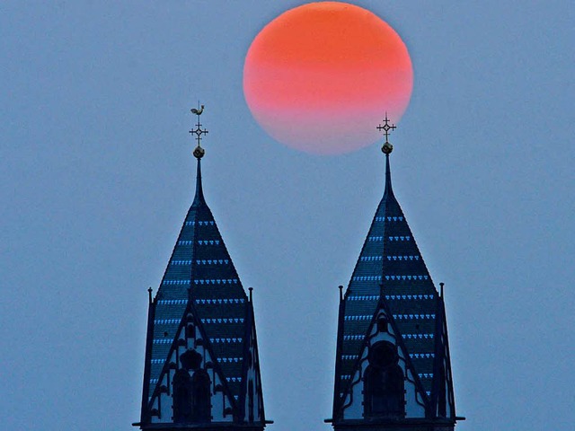 Dem Freiburger Erzbistum droht gewalti...rme der Herz-Jesu-Kirche in Freiburg.  | Foto: dpa