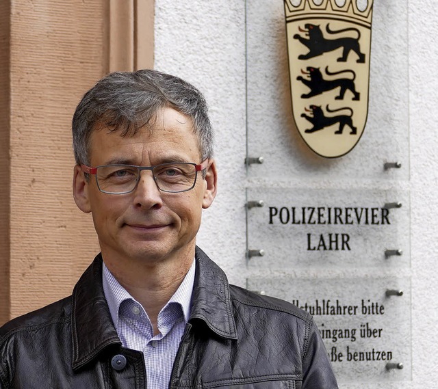 Berthold Moser &#8211; noch in zivil &#8211; vor dem Lahrer Revier   | Foto: Alexander