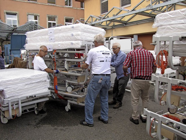 Verpackungsprofis des Klinikums bei der Arbeit   | Foto: Privat