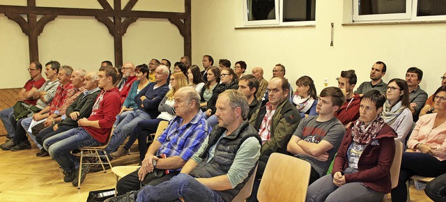 Zahlreich verfolgten die Schollacher i...haus die Beratung ber das Brgerhaus.  | Foto: Gert Brichta