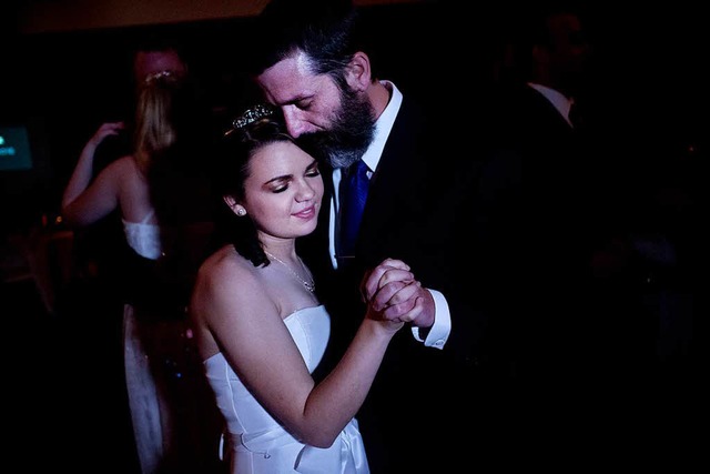 &#8222;Aufgeregt wie bei meiner Hochzeit&#8220;: Hannah  Vater bittet zum Tanz  | Foto: Annie Flanagan