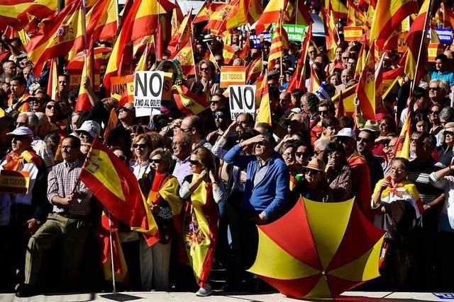 Tausende Menschen demonstrieren für die Einheit Spaniens in Madrid