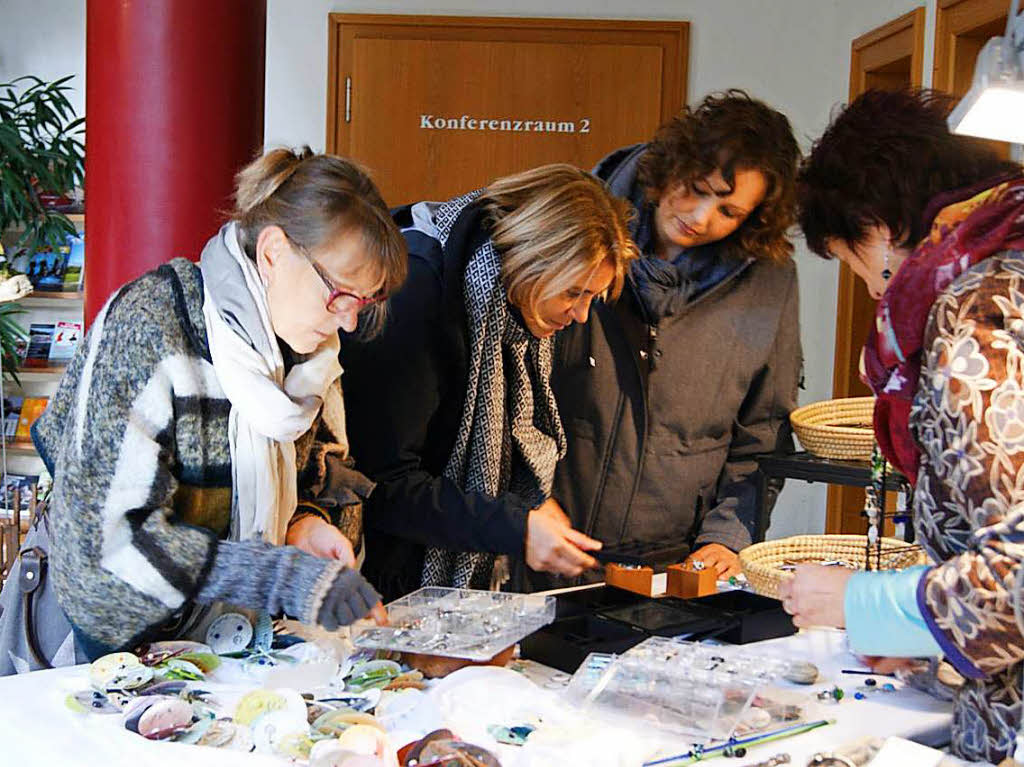 Ausstellungsstnde, gespickt voll kleinen und groen Schtzen, erlebten die Besucher des Kunsthandwerkermarktes am vergangenen Wochenende in Bad Sckingen.