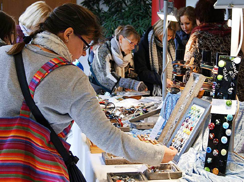 Ausstellungsstnde, gespickt voll kleinen und groen Schtzen, erlebten die Besucher des Kunsthandwerkermarktes am vergangenen Wochenende in Bad Sckingen.