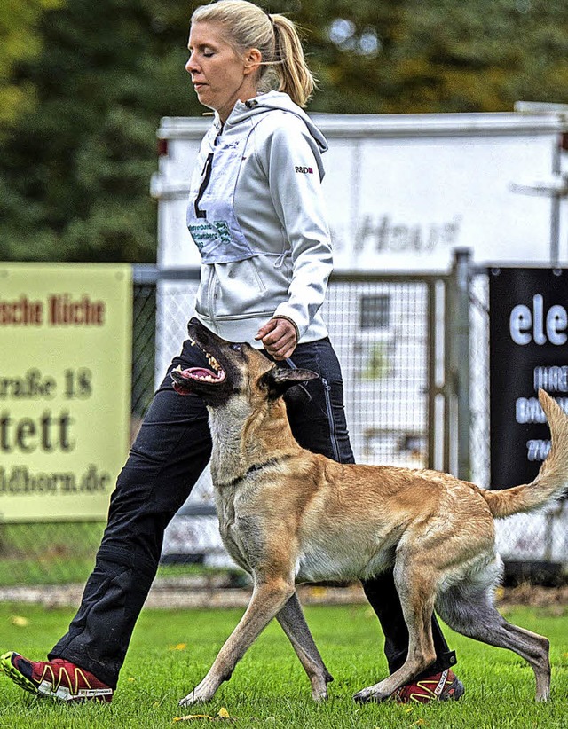 Anne Eisemann mit ihrem Hund Jeannie   | Foto: Verein