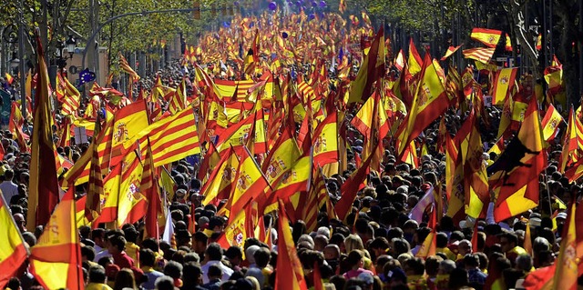 Das ist nicht Madrid, das ist Barcelon...r die Einigkeit des Landes am Sonntag.  | Foto: AFP