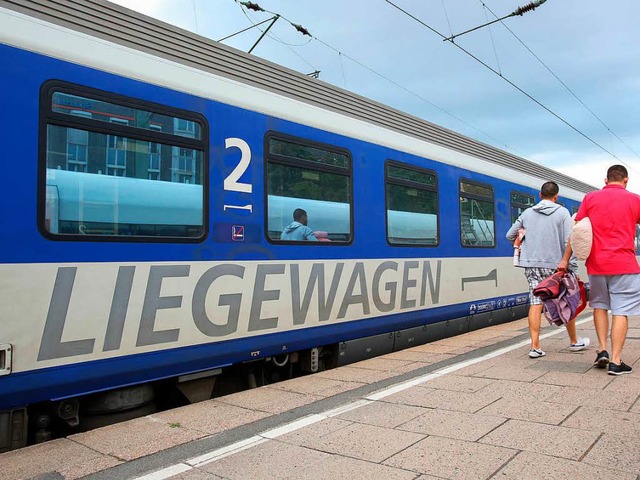 Rund 1,4 Millionen Nachtreisende melde...r seit dem Rckzug der Deutschen Bahn.  | Foto: dpa