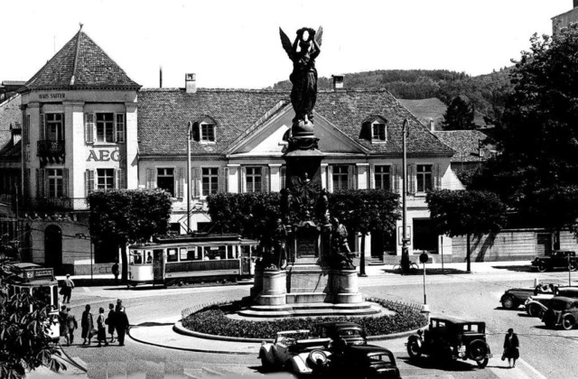 Bereits um das Jahr 1935 war der Berei...ens jeder freie Parkplatz ausgenutzt.   | Foto: Archiv Hans Sigmund