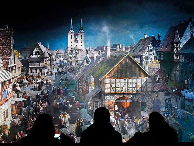 400000 Menschen haben das Panorama des...s Zeiten zeigt, hinten die Stadtkirche  | Foto: dpa