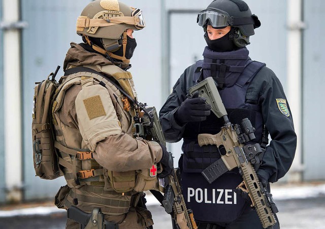 pezialkrfte der Bundespolizei und des...Verdchtigen festgenommen (Symbolfoto)  | Foto: dpa