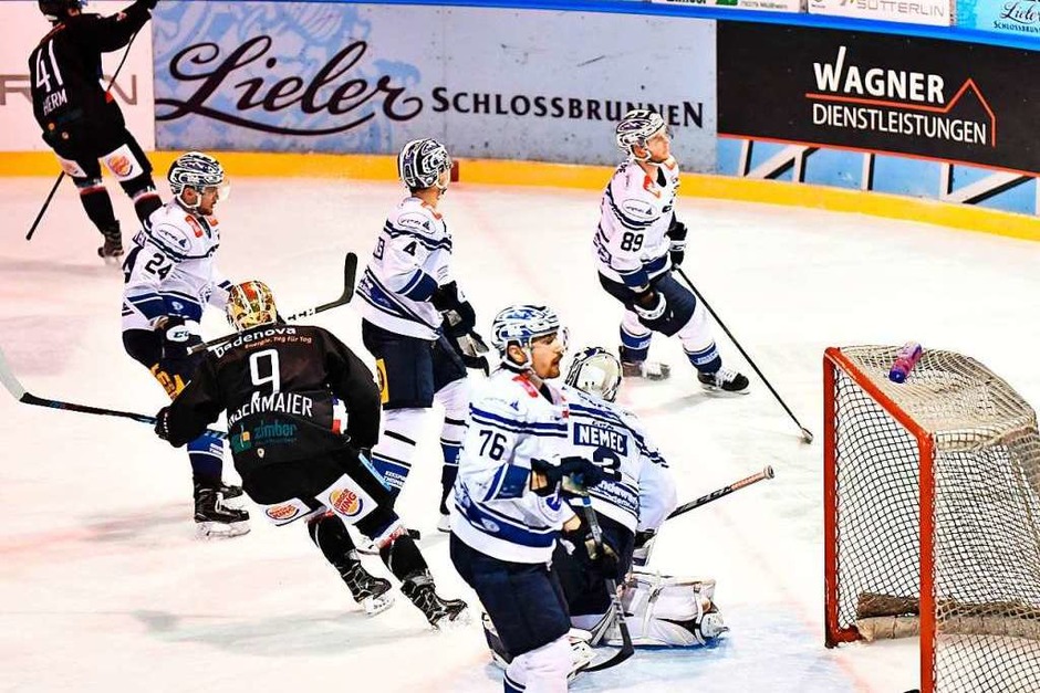 Der EHC Freiburg unterliegt dem SC Riessersee mit 4:5 (Foto: Achim Keller) Der EHC Freiburg unterliegt dem SC Riessersee mit 4:5 (Foto: Achim Keller)