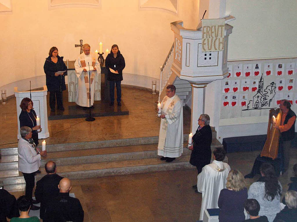 Impressionen von der Nacht der offenen Kirchen, bei der vom Ausgangspunkt, der evangelischen Stadtkirche, in jede beteiligte Kirche das dort entzndete Licht getragen wurde