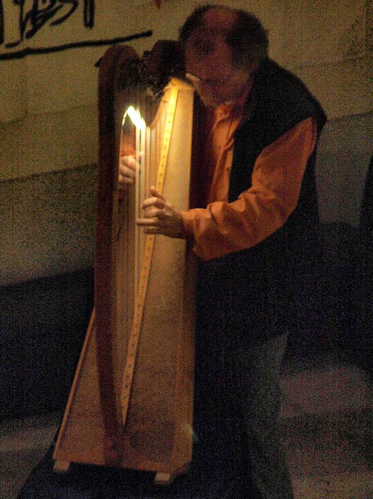Impressionen von der Nacht der offenen Kirchen, zu Beginn in Form der stimmungsvollen Harfenuntermalung von Lichtsprchen