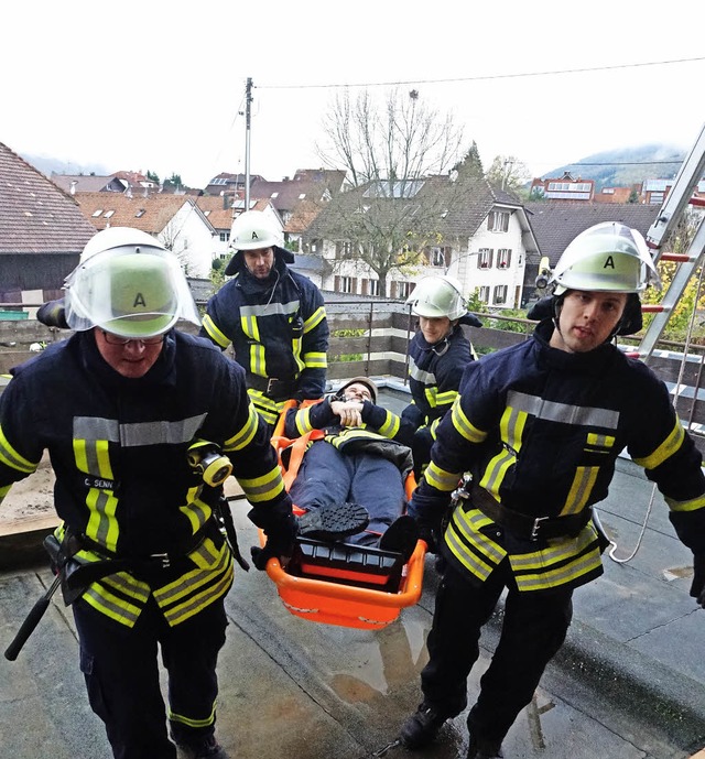 Schnell hatten die Weitenauer bei ihre...kt und aus der Gefahrenzone gebracht.   | Foto: Hege/Winter