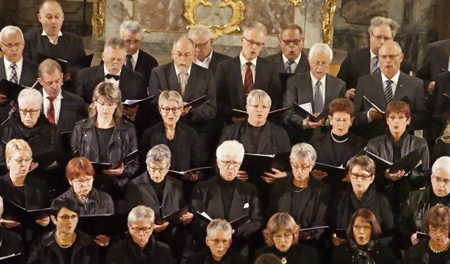 Die Sngerinnen und Snger beim Konzert in Sankt Alexius  | Foto: Ilona Hge