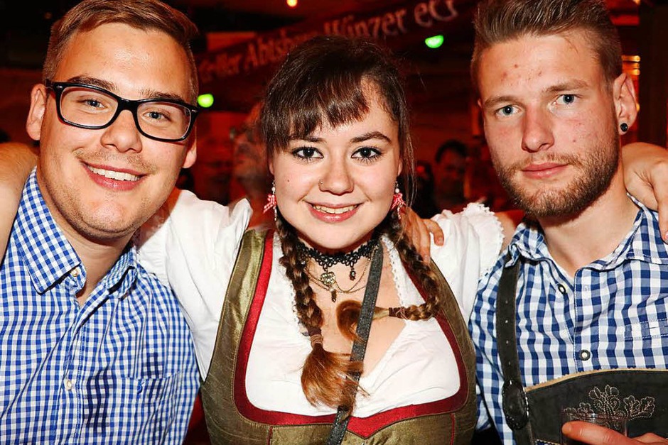 Dirndl und Lederhose sind vom Weinfest nicht wegzudenken. (Foto: Martha Weishaar) Dirndl und Lederhose sind vom Weinfest nicht wegzudenken. (Foto: Martha Weishaar)