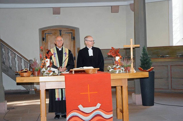 Die Pfarrer Walter Baler (links) und ...ten den Gottesdienst zur Reformation.   | Foto: OUNAS-KRUSEL