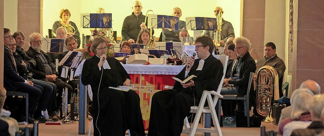 Pfarrerin Severine Plse und Pfarrer J...sprch beim Reformationsgottesdienst.   | Foto: Sandra Decoux-Kone