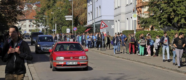 Stozeit im Waldshuter Schulzentrum: G...olonnen die Friedrichstrae entlang.    | Foto: Kares