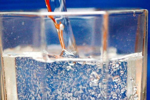 Warum sprudelt Mineralwasser, wenn man es schttelt?
