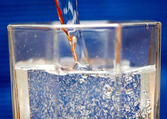Warum sprudelt Mineralwasser, wenn man es schttelt?  | Foto: dpa