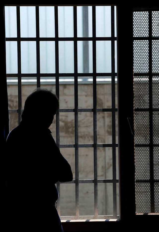 Foto aus einer Einzelhaftzelle der Justizvollzugsanstalt Frankfurt.  | Foto: dpa
