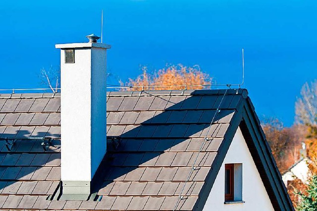 Blitzableiter auf einem Hausdach  | Foto: Borzywoj (Fotolia)