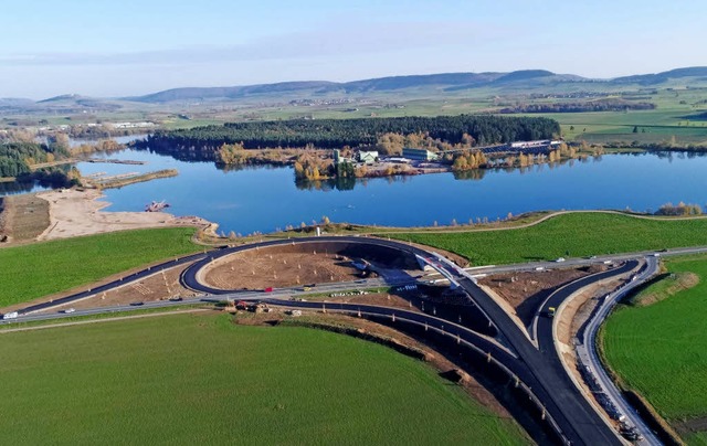 Sieht schon fast fertig aus: der neue ...ovember wird die Strae freigegeben.    | Foto: Roger Mller