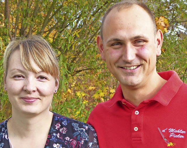 Benedikt und Sabrina Pieler werden mit...die Pioniere des neuen Gewerbegebiets.  | Foto: Peter Stellmach