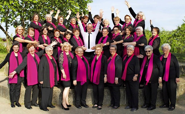 So frisch feiert der Frauenchor  mit  ...nten Thomas Kaufmann  40. Geburtstag.   | Foto: Tanja Brgelin-Arslan