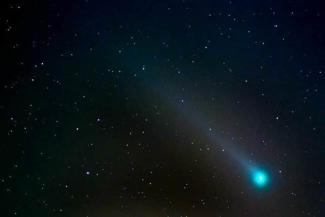 Der Komet Lovejoy, aufgenommen am 26.11.2013 in Kln.  | Foto: dpa