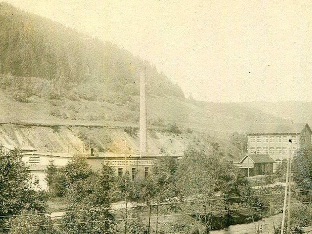 Das erste Neustdter Elektrizittswerk...asse der Hllentalbahn verlegt wurde.   | Foto: Archiv Roland Weis