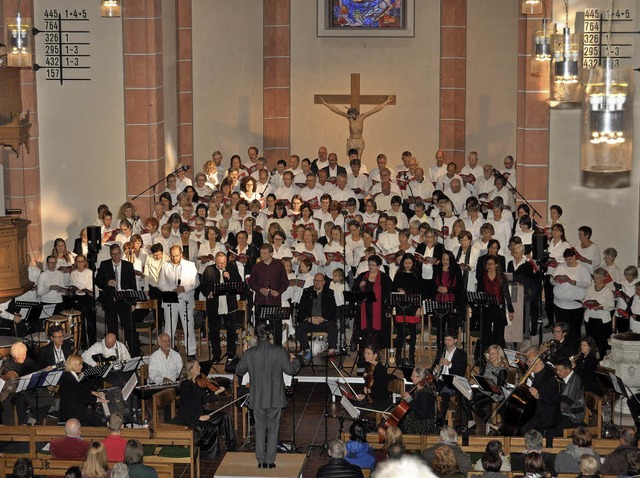 Die Ihringer Kirche war am Reformation...Pop-Oratorium Luther bestens gefllt.   | Foto:  Kai Kricheldorff