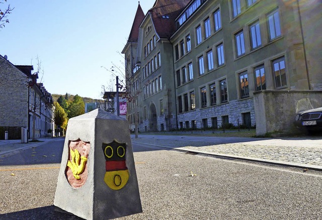 Inoffizieller Grenzstein in der Baumgartner Strae   | Foto: Speck