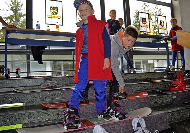 Viel  probieren konnten  die Snowboarder beim Brettlemarkt.   | Foto: Liane Schilling