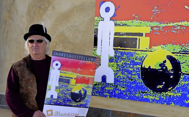 Charly Walter mit seinem Kunstwerk &qu...enden Jahresschau der Knstlergilde.    | Foto: Michaelis