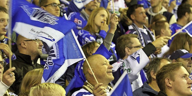 Grund zum Feiern hatten die Fans der S...olgte ein Heimerfolg gegen Augsburg.    | Foto: reinhardt