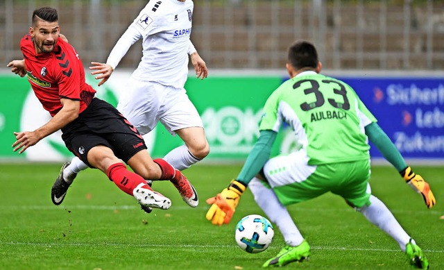 Kai Brnker erzielt bereits in der dri...den 1:1-Ausgleich fr die Freiburger.   | Foto: Patrick Seeger