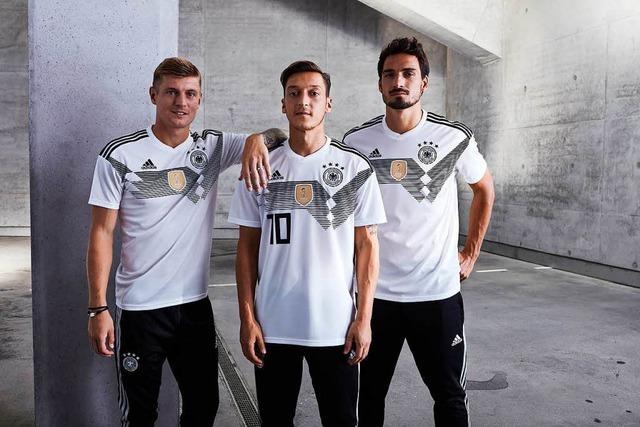 Fuball-Nationalmannschaft stellt WM-Trikot vor