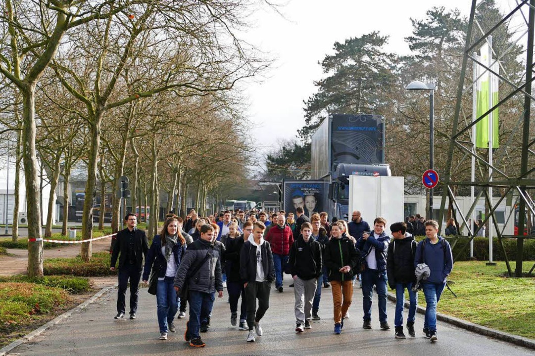 Bei Unternehmen heiß begehrt: Schüler auf dem Weg zur Jobmesse.  | Foto: Peter Gerigk