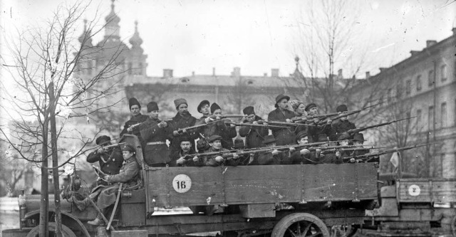 Oktober 1917:  Im damaligen Petrograd ...Lenins &#8222;Hauptquartier&#8220;.     | Foto: Uncredited/Russian State Documentary Film and Photo Archive/AP/dpa