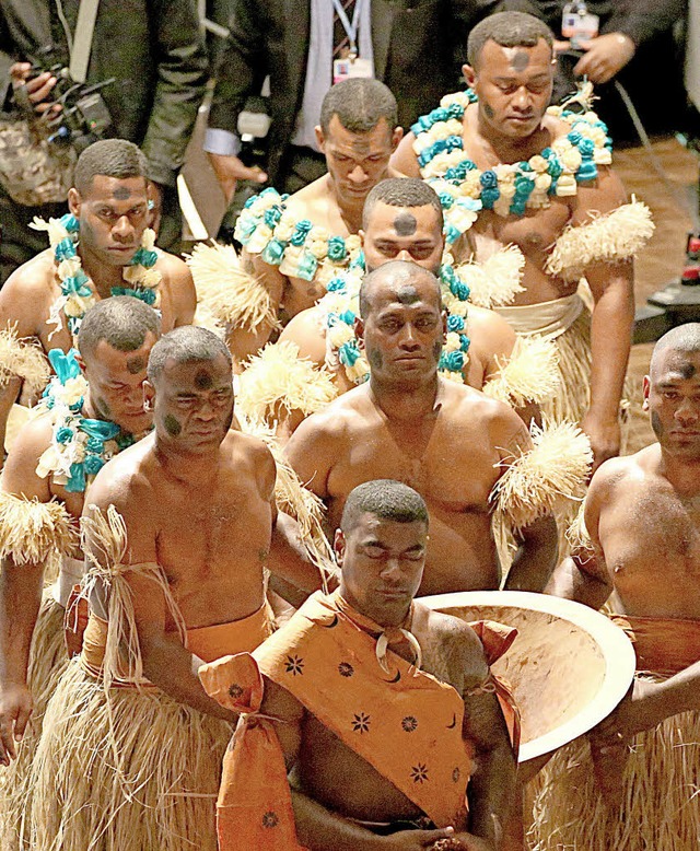 Fidschi-Insel-Bewohner fhren bei der Bonner Klimakonferenz ein Ritual auf.   | Foto: DPA