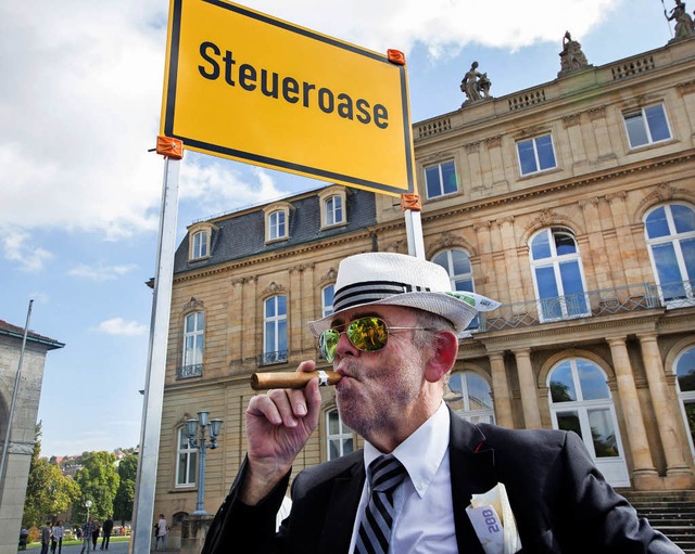 Humorvoller Protest gegen Steueroasen 2016 in Stuttgart   | Foto: dpa