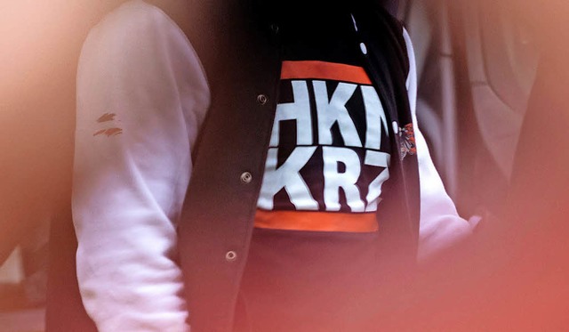 T-Shirt eines Fans auf einem Konzert einer rechtsradikalen Band.   | Foto: dpa