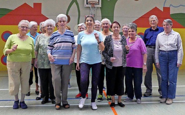 In Anita Tschan (Bildmitte) aus Mllhe...niorengymnastik in Heitersheim finden.  | Foto: DRK-Kreisverband