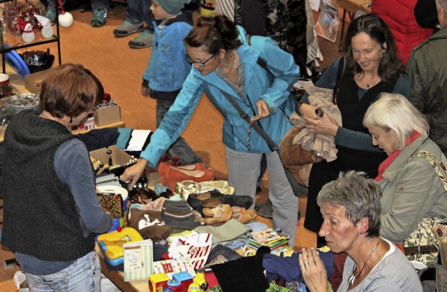 Die Geschfte liefen wie geschmiert, z...n 62 Stnden kruschteln und feilschen.  | Foto: Christa Maier