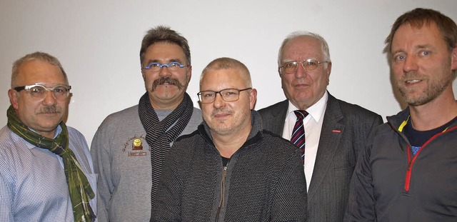 Kreishandwerksmeister Michael Schwab  ...Eckert und Volker Buchle (von links)   | Foto: Paul Schleer